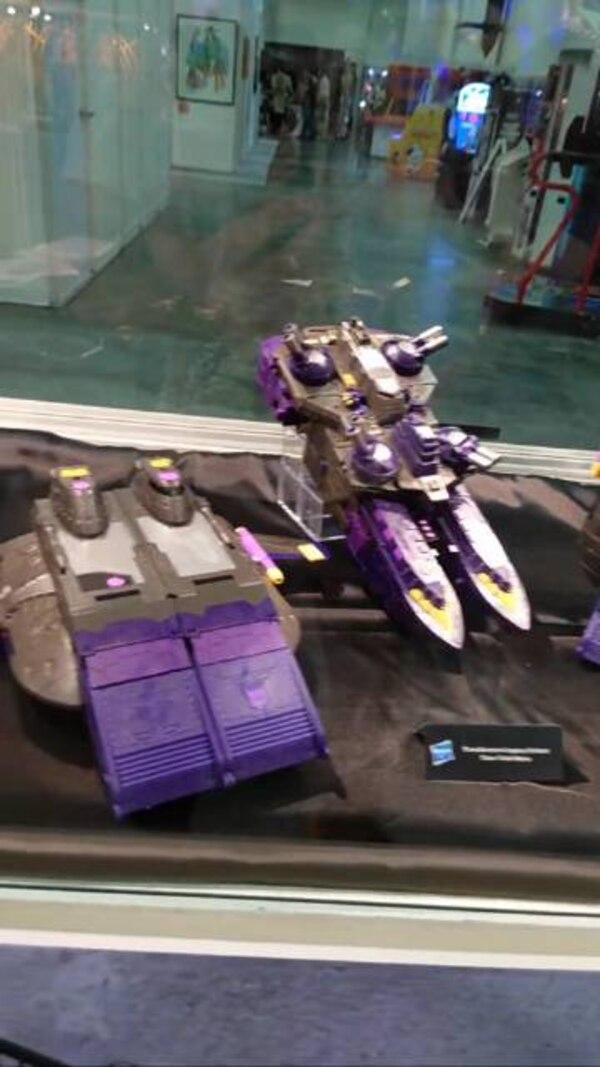 Image Of Titan Class Tidal Wave And Cybertronian Wheeljack Reveals At Cybertron Fest 2023  (42 of 43)